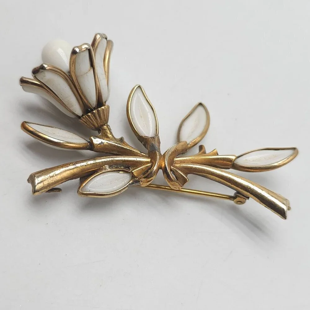 Vintage Gold Tone Floral Brooch With White Glass Petals Dangling Beads